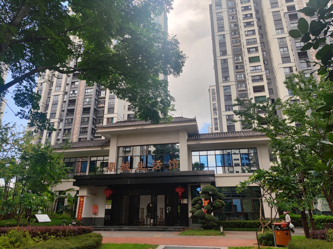 物业夯实党建基础提升服务水平,社区党建引领物业提升服务水平