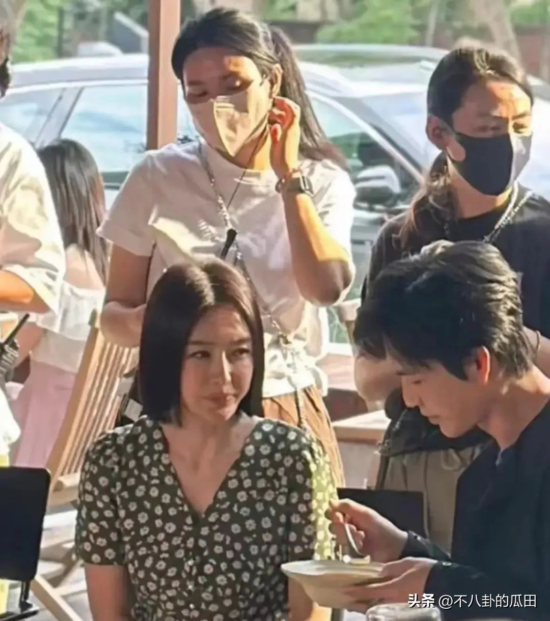 蔡徐坤下巴太尖惹争议图片,蔡徐坤下巴是假体吗