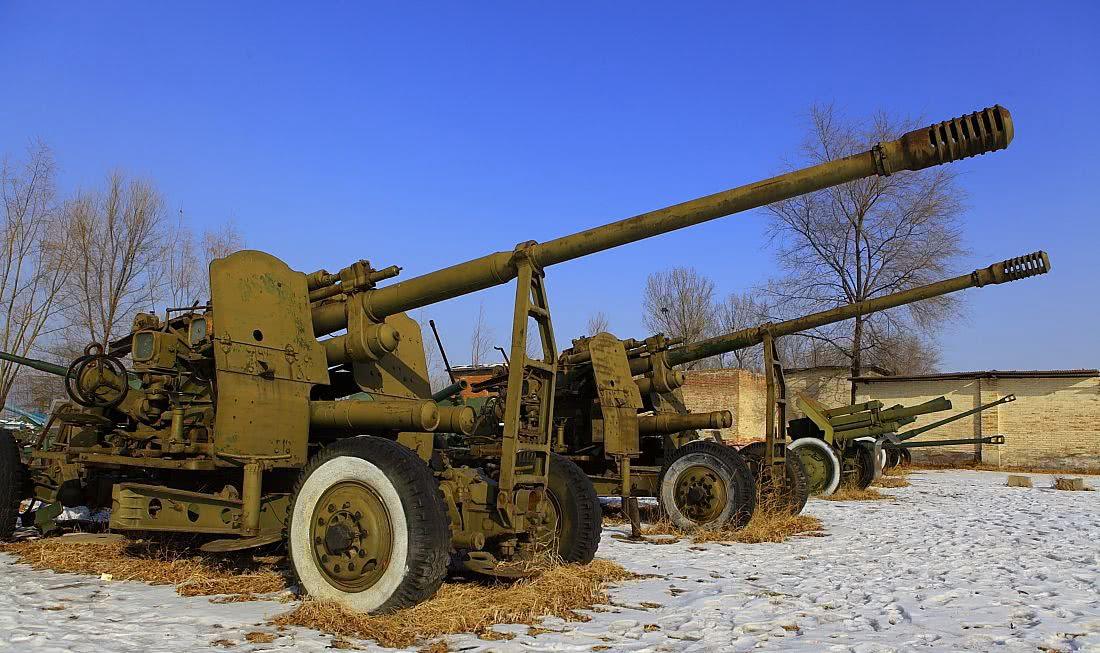 中国与瑞士谈判引进高炮，工程师看出文件漏洞，为国家节省一个亿
