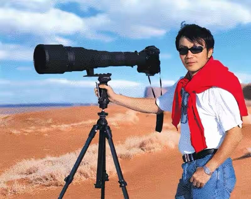 54岁四川男人,开蛋糕店身家20亿,离婚后玩摄影去过53次非洲