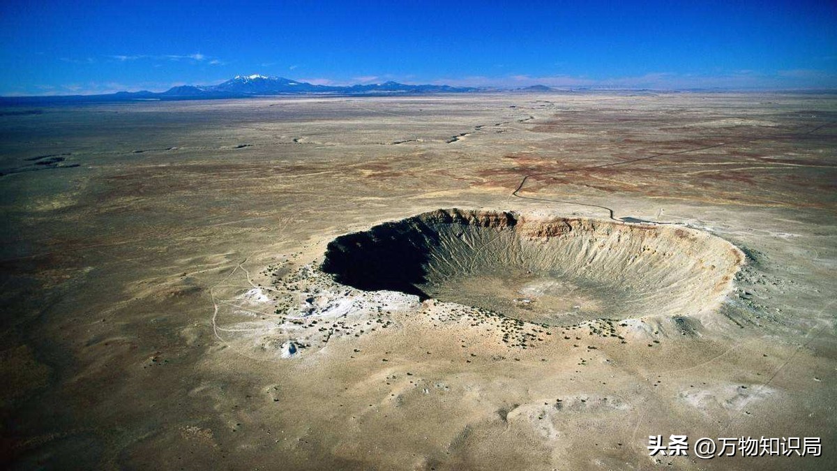 男子不听专家劝阻,花低价买下一个“大坑”,结果全家成亿万富翁