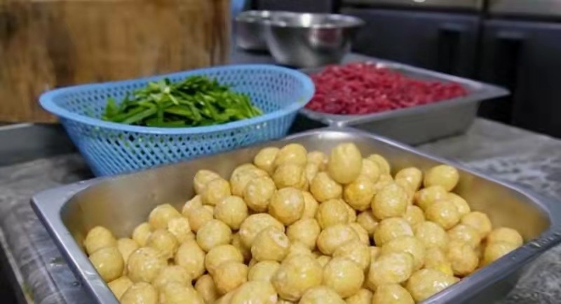 女生抱怨公司午饭不好吃,女生嫌弃公司伙食太差