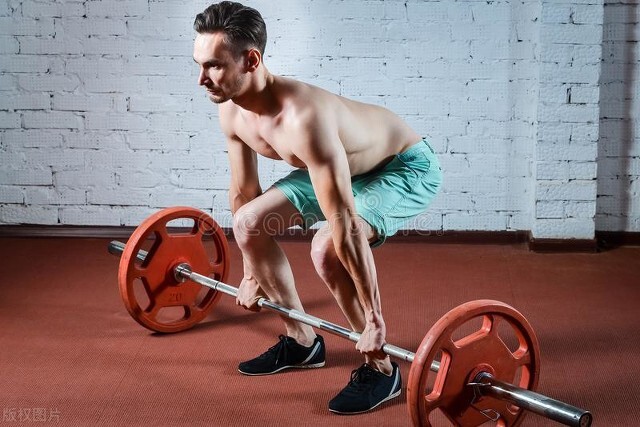 杠铃直腿硬拉做法,杠铃屈腿硬拉拉伸