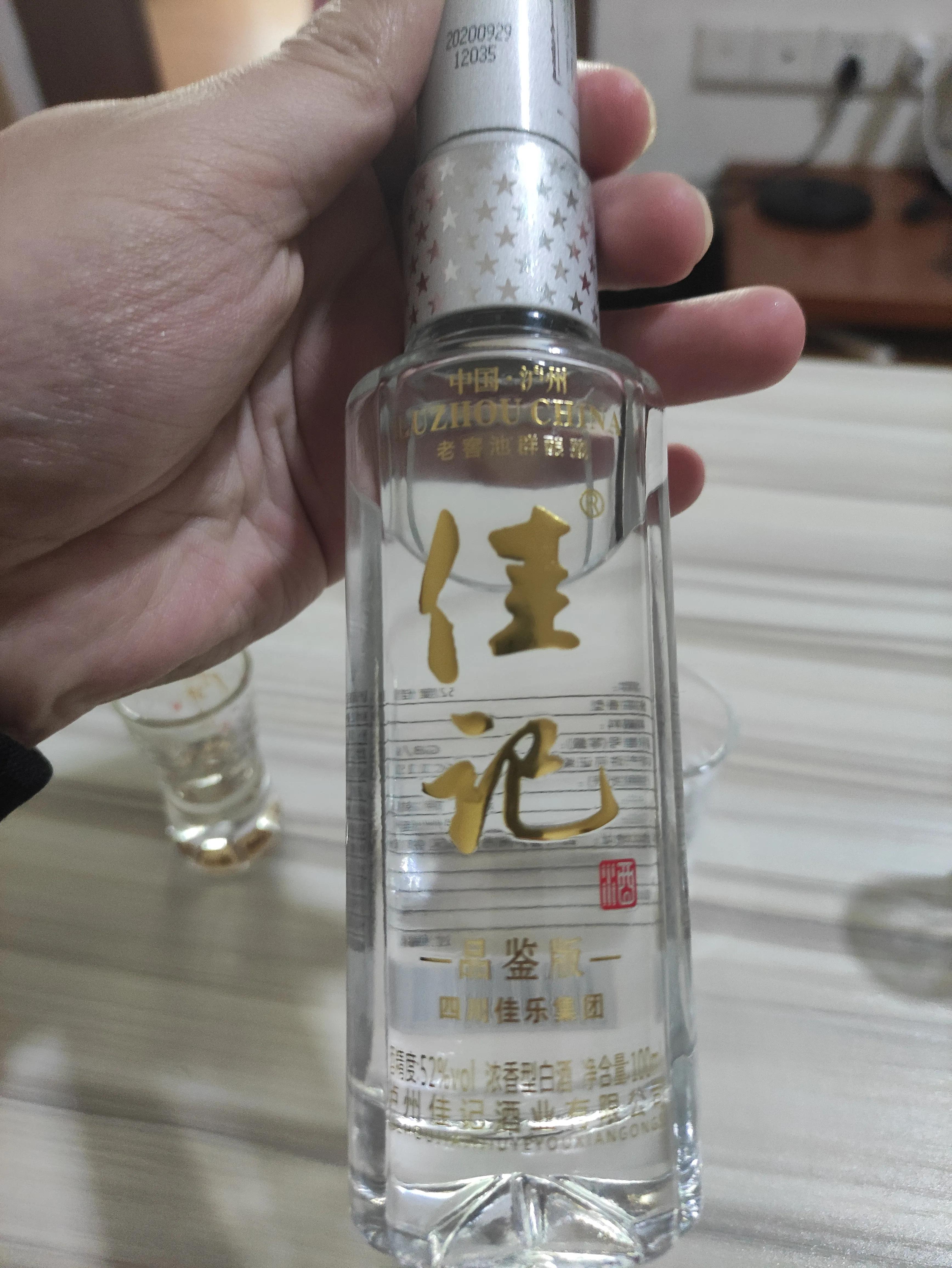 泸州老窖头曲与玉蝉特曲哪个好,玉蝉特曲吊打泸州老窖特曲