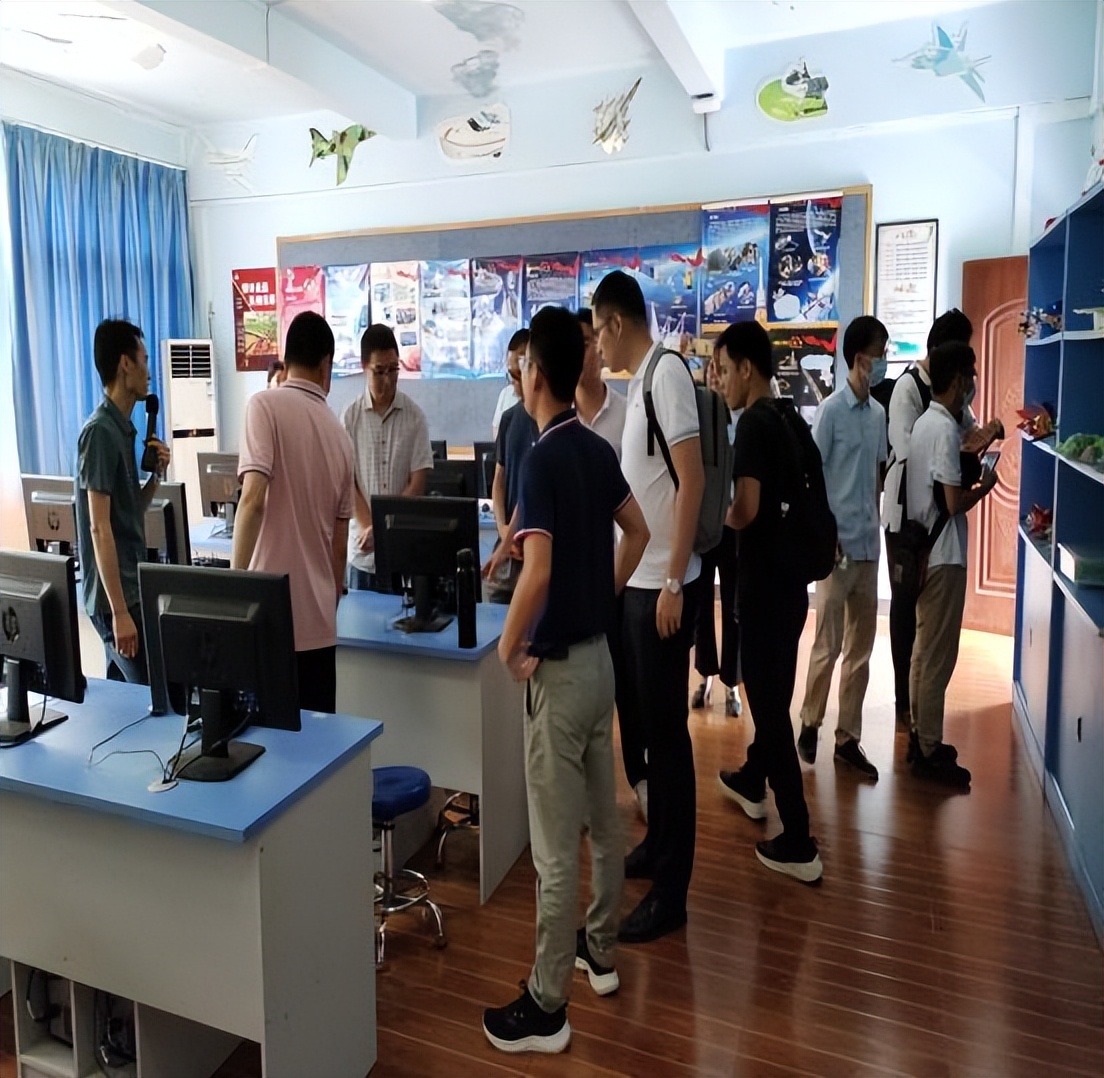 教学科技赋能融合区域协同共谋发展——清城中学第十届校园科技节