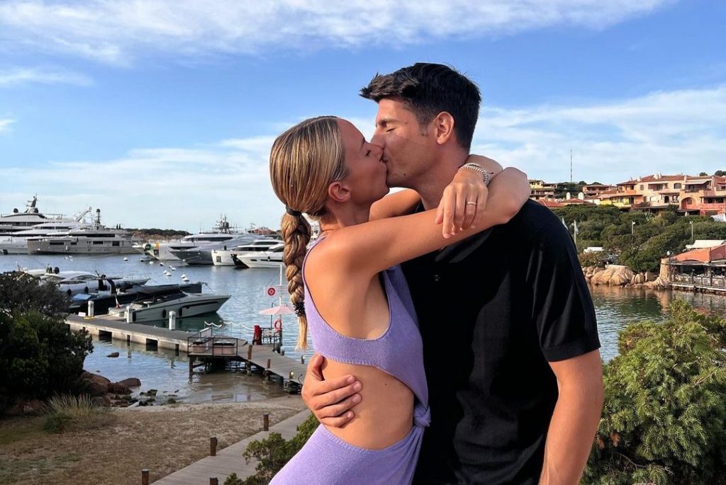 场上众星争辉，场下群芳斗艳，前中超二星妻子最具气质