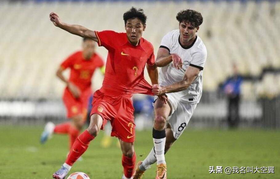 武磊连续三场首发难阻失利,武磊错失单刀国足1-2新西兰