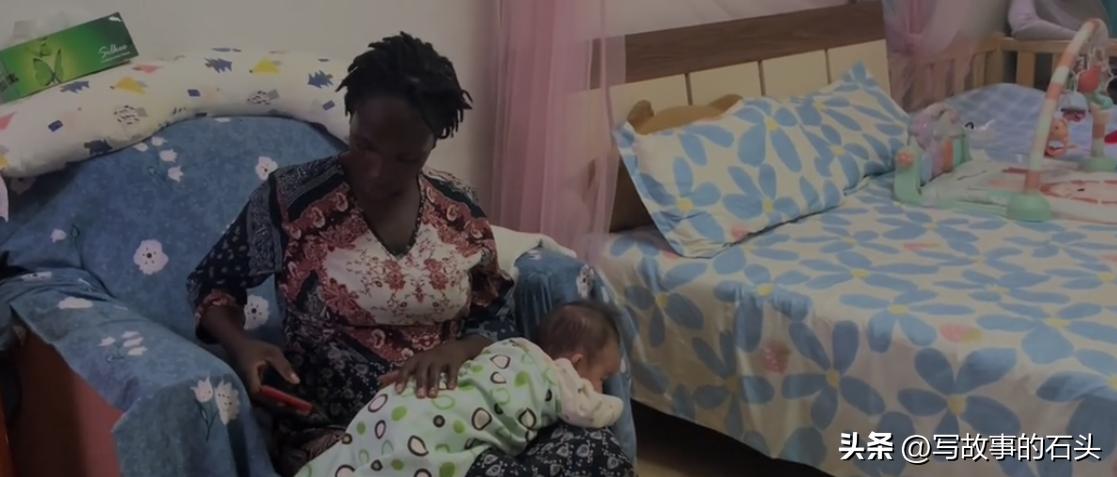 90后河南夫妻在非洲工作，花900块请保姆，发现非洲人带娃太雷人