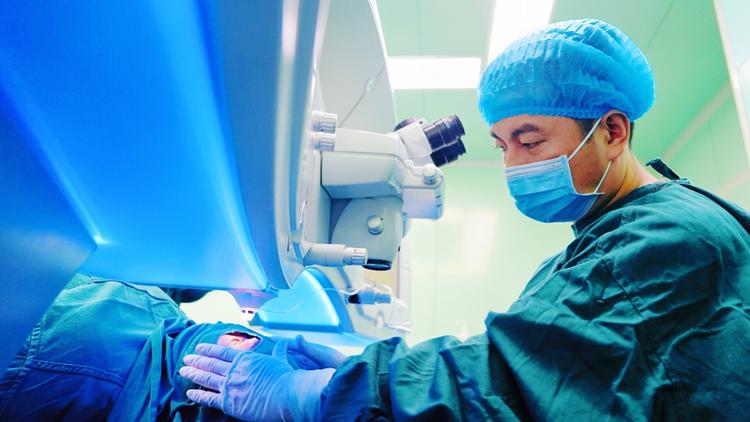 高度近视可以引起哪些并发症,高度近视眼底并发症失明概率