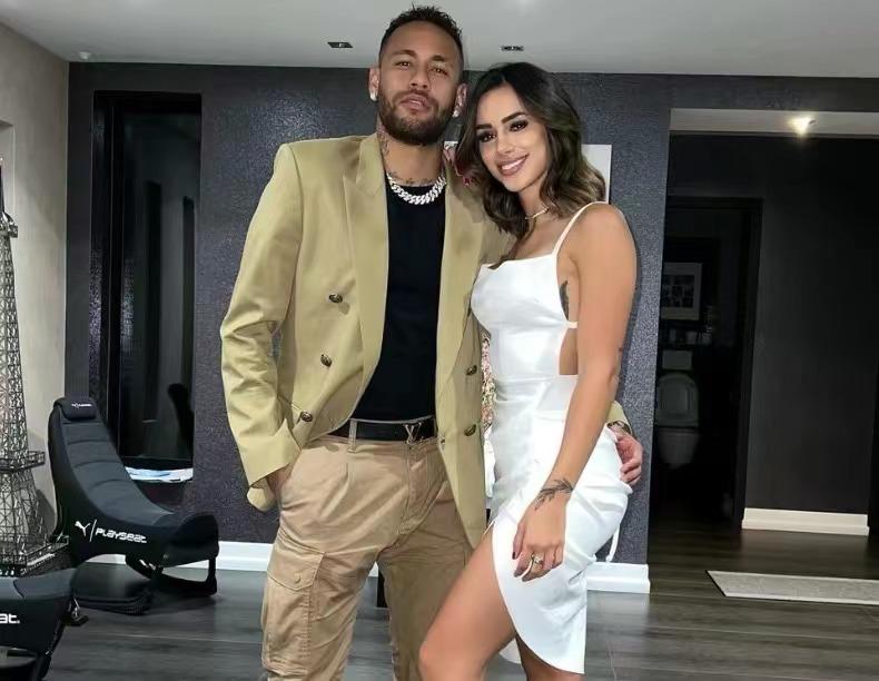 世界足球十大美娇妻名单,世界杯安娜亲吻莱万