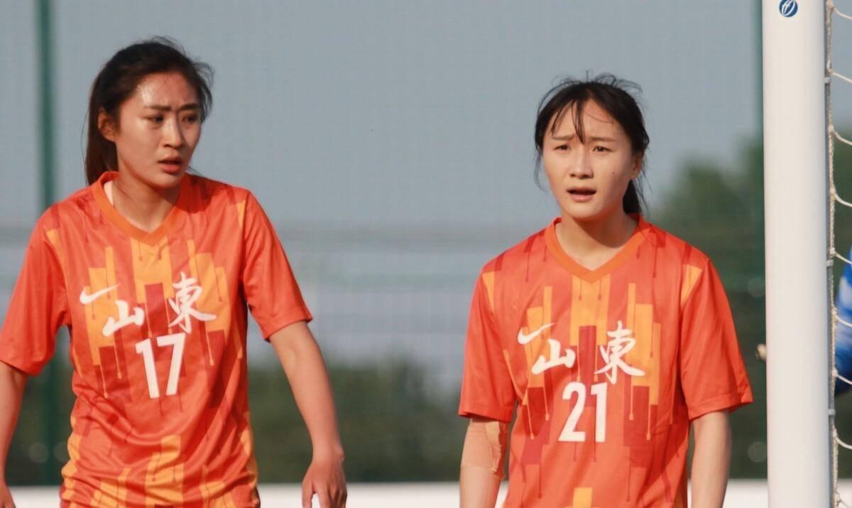 大反转！女足球员家遭强拆，邻居爆料：她家占山盖房，拿铁棍打人