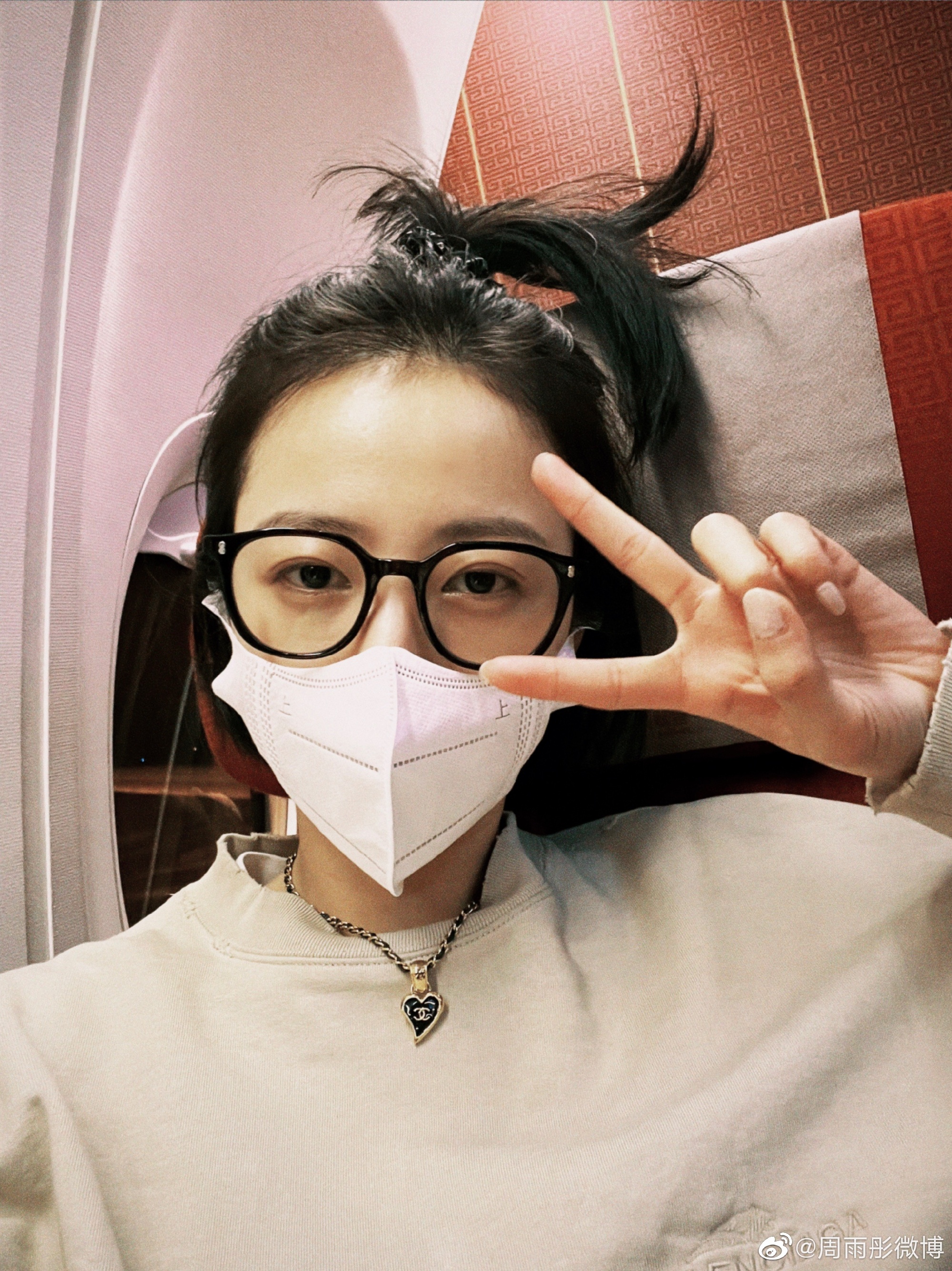 周雨彤经典穿搭,周雨彤最新穿搭