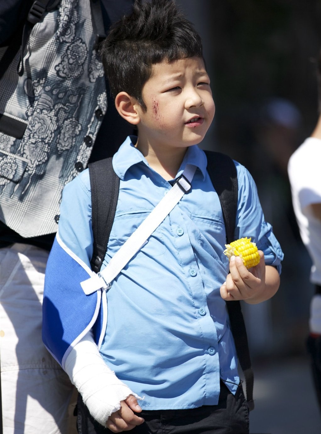 郭涛晒15岁石头健身近照!高大魁梧肌肉发达,五官清秀撞脸赵今麦