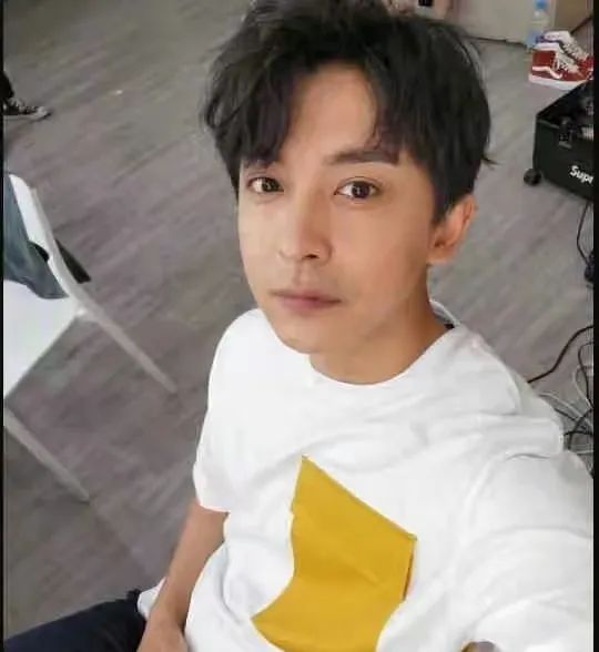 李佳航为国足发声图片,李佳航谈中国男足微博