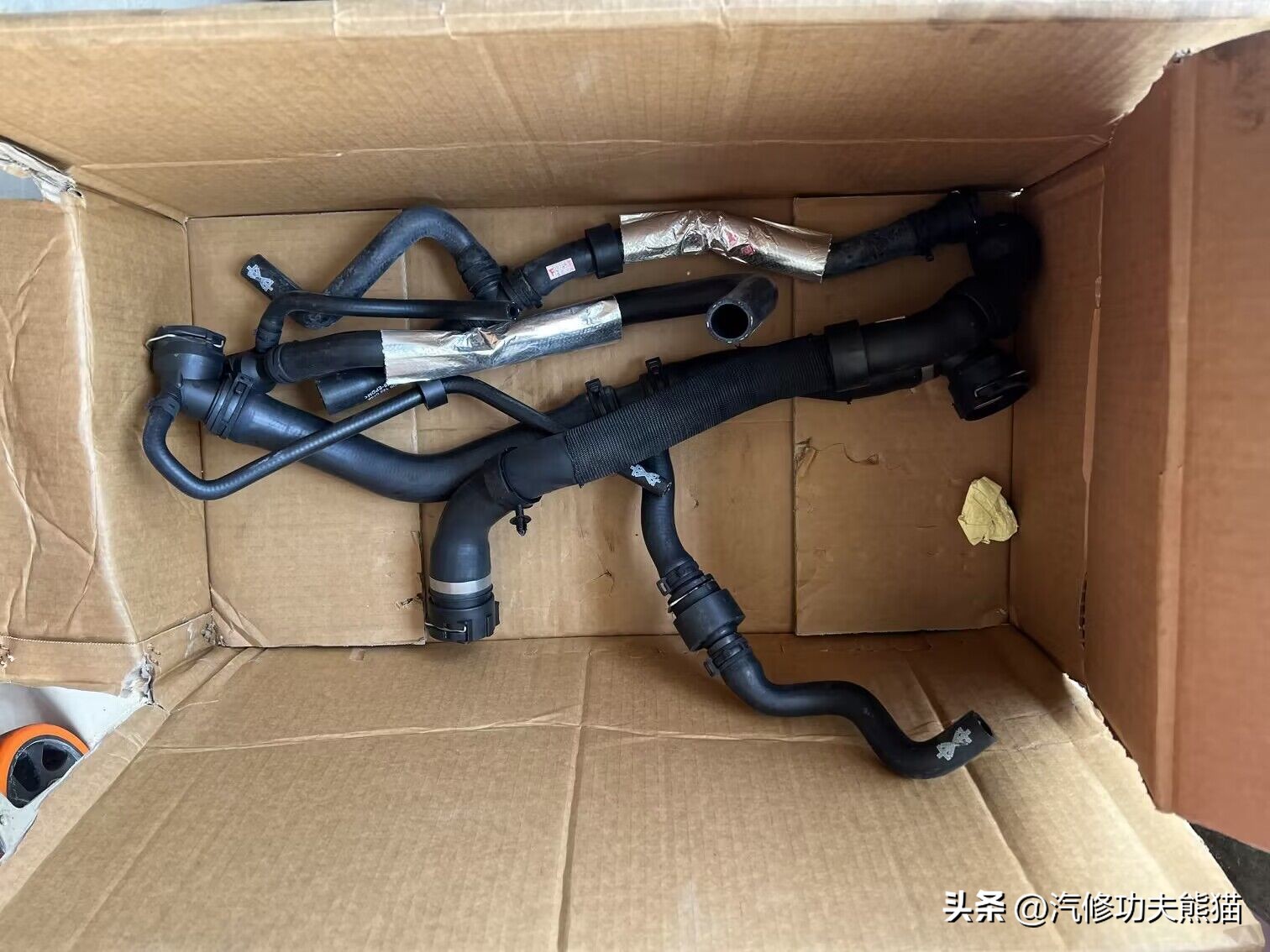 大众迈腾发动机漏油漏水吗,迈腾b72.0t发动机侧面漏油