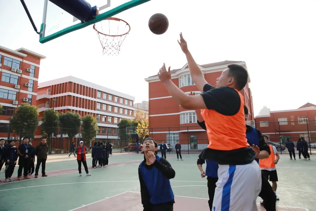 鐖辫繍鍔ㄦ墠鍋ュ悍鍥剧墖,杩愬姩寮哄仴浣撻瓌灞曠幇闈掓槬椋庨噰