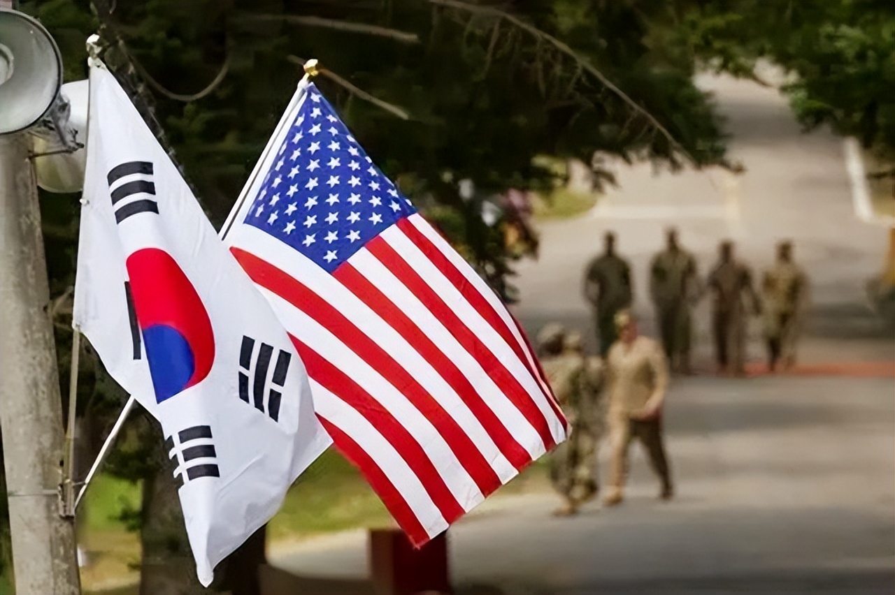 鎷滅櫥鍥炲簲鏈濋矞鍙戝皠涓ゆ灇瀵煎脊,鎷滅櫥瀵规湞椴滃彂灏勫寮圭殑鐪嬫硶