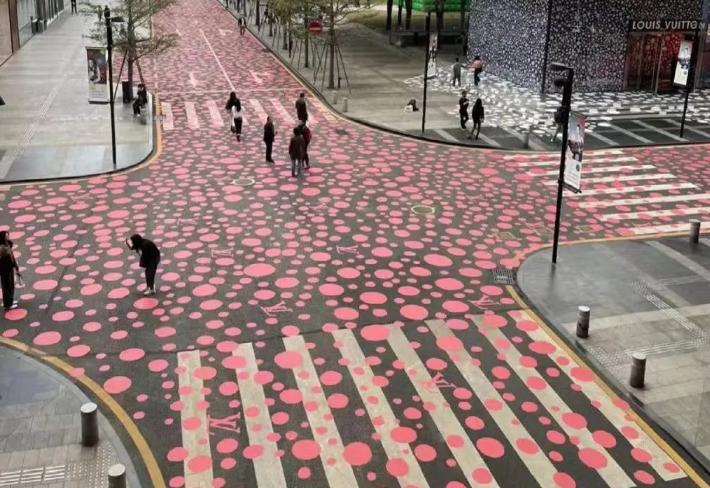 LV怪奇物语：草间弥生，老而弥坚