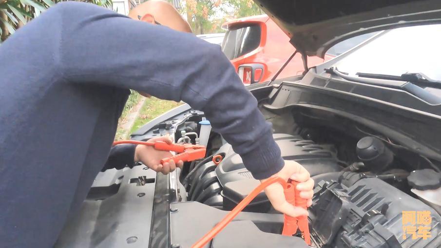 汽车没电了怎么搭电启动,车子没电了怎么搭电点火