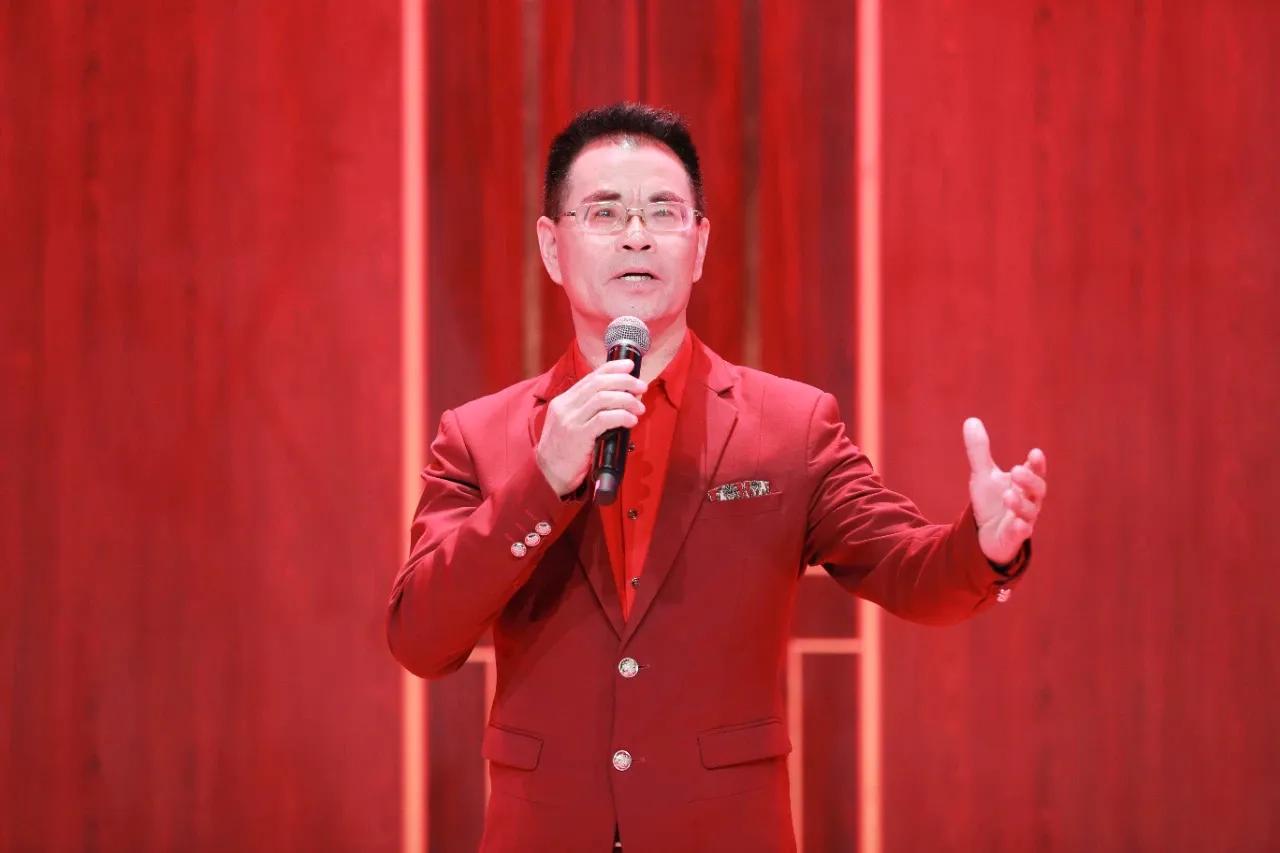 乘着爱的翅膀飞翔——评2023年4月29日《星光大道》