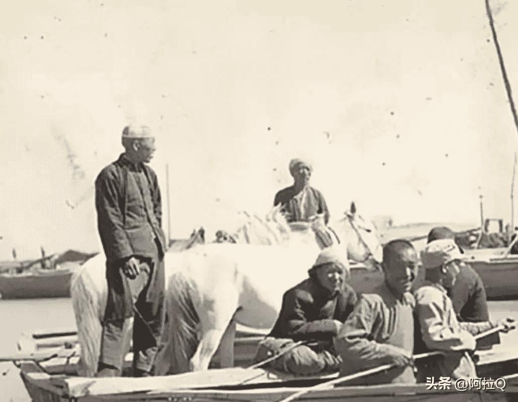 花楼女子媚态撩人,丰乳肥臀,30张真实影像惊艳时光