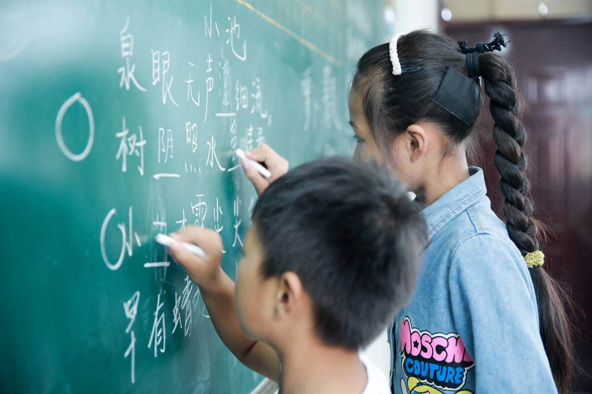 适合孩子玩的成语接龙游戏,关于成语接龙的小游戏幼儿