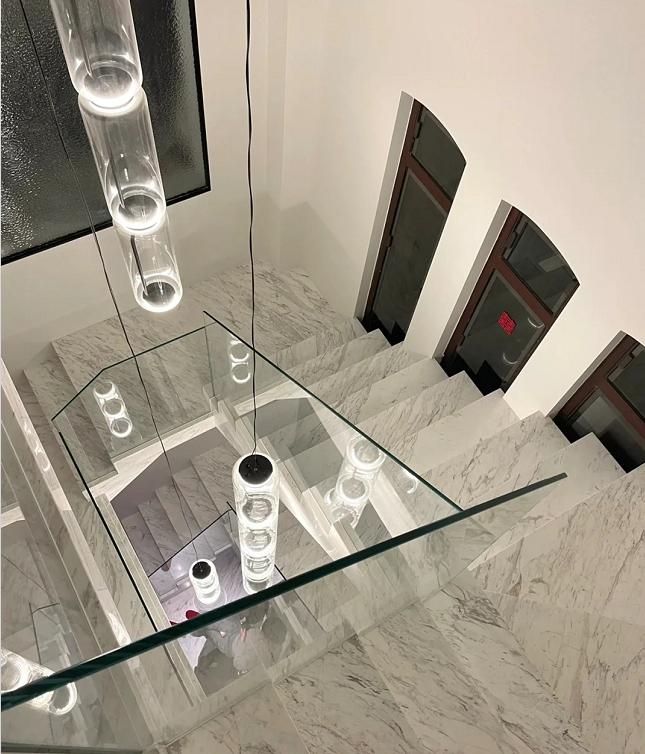 大理石网红楼梯效果图,最新流行大理石楼梯效果图