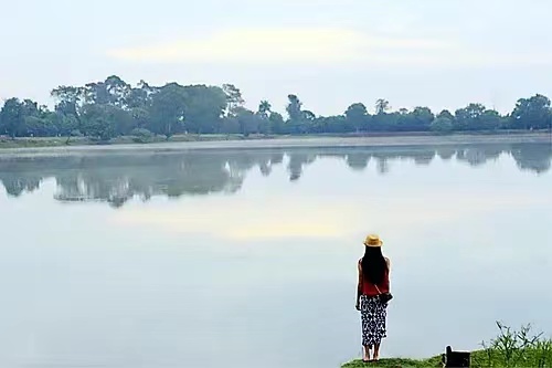 东*姑北**娘国外旅游，小7岁导游对她念念不忘，两人结婚5年后怎么样