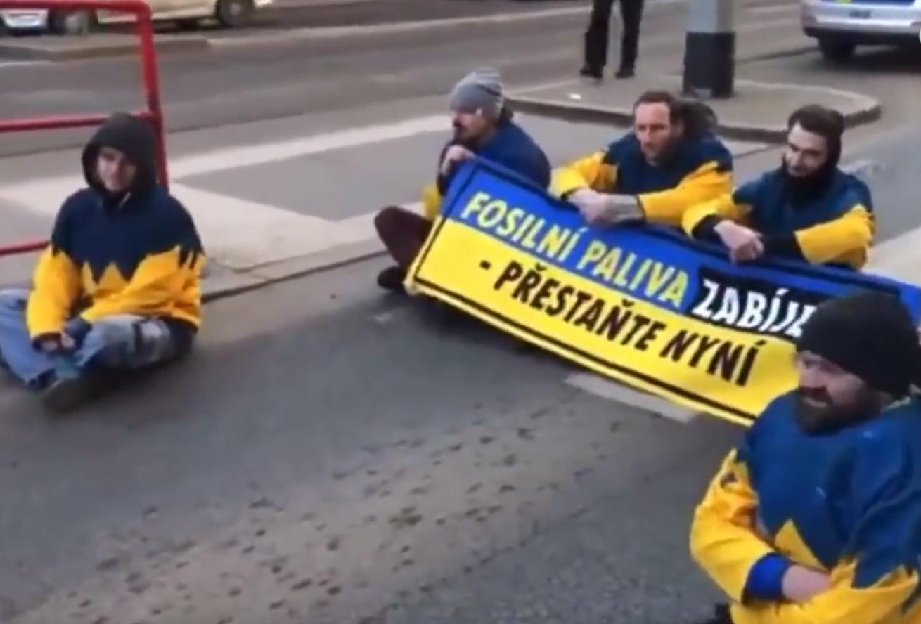 魔怔！欧洲十大反俄奇闻：组织黑人联谊乌女孩逼俄选手骂本国总统