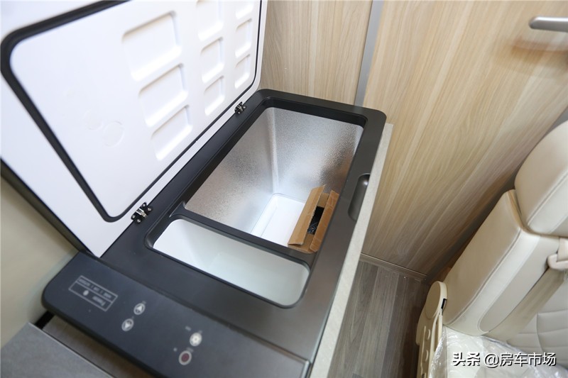 福特新全顺v362房车最新视频,福特v362中轴中顶纵床房车