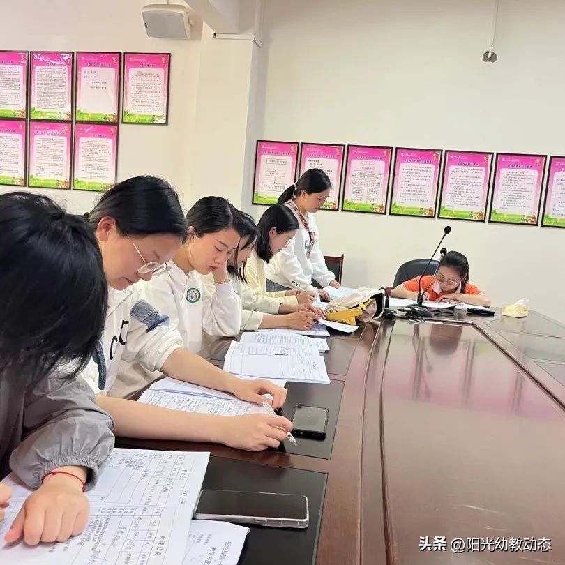 岳池县小学足球比赛,足球大比拼幼儿园游戏