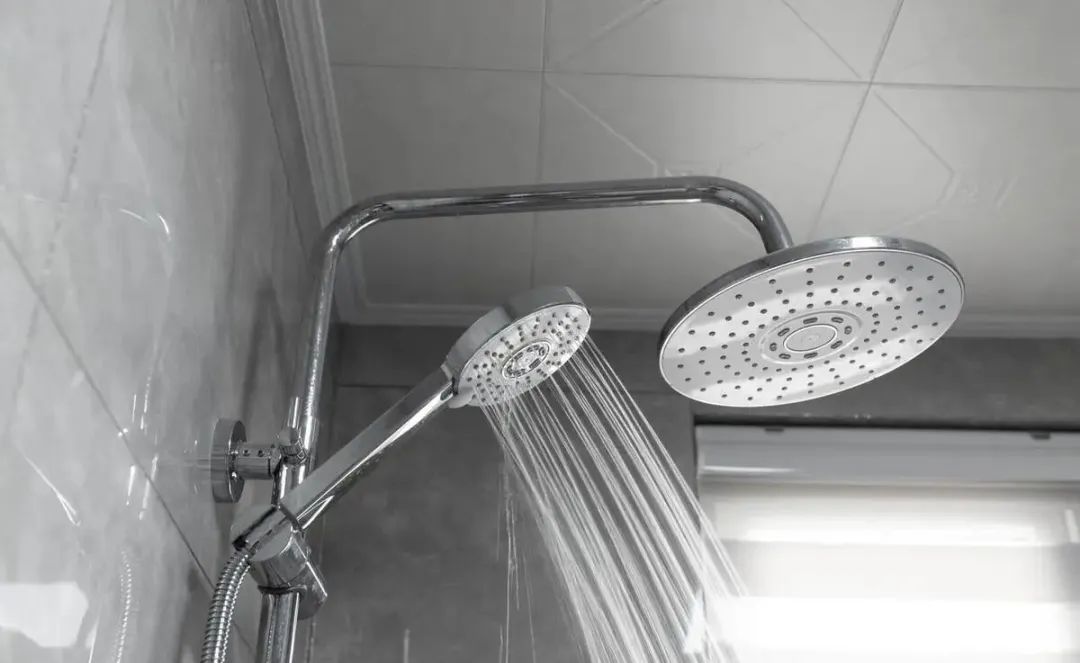 花洒堵住了怎么去除,花洒管子堵住了怎么办