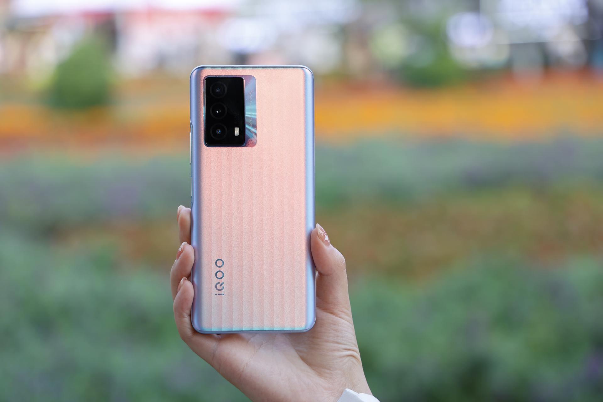 续航好屏幕不错适合长辈用的手机,父母用小屏手机推荐排行榜