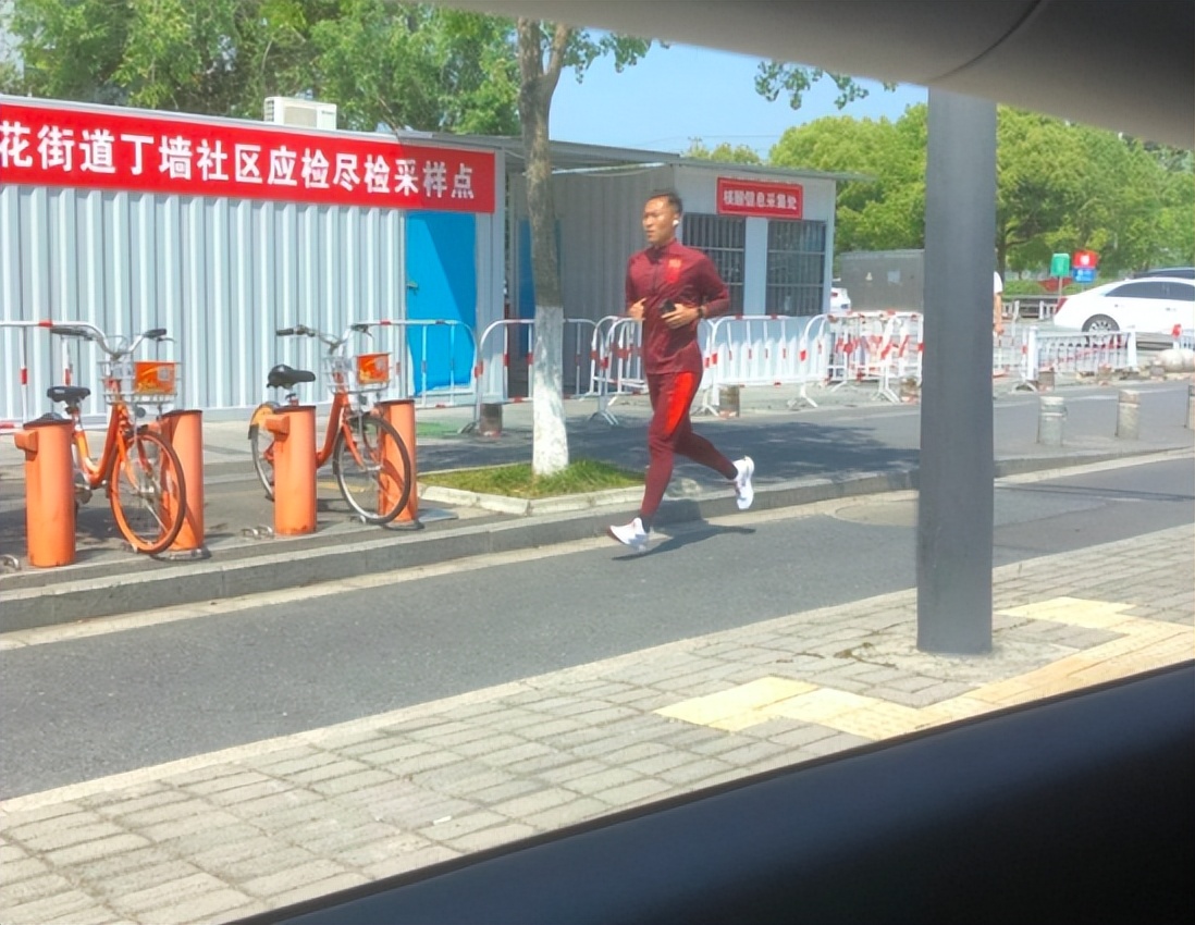 国足第一队长吴曦恐无缘首战,国足1-3不敌越南吴曦全程解读