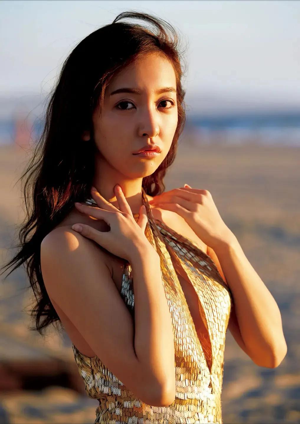 棒球选手的美人妻集结AKB48板野友美秀恩爱