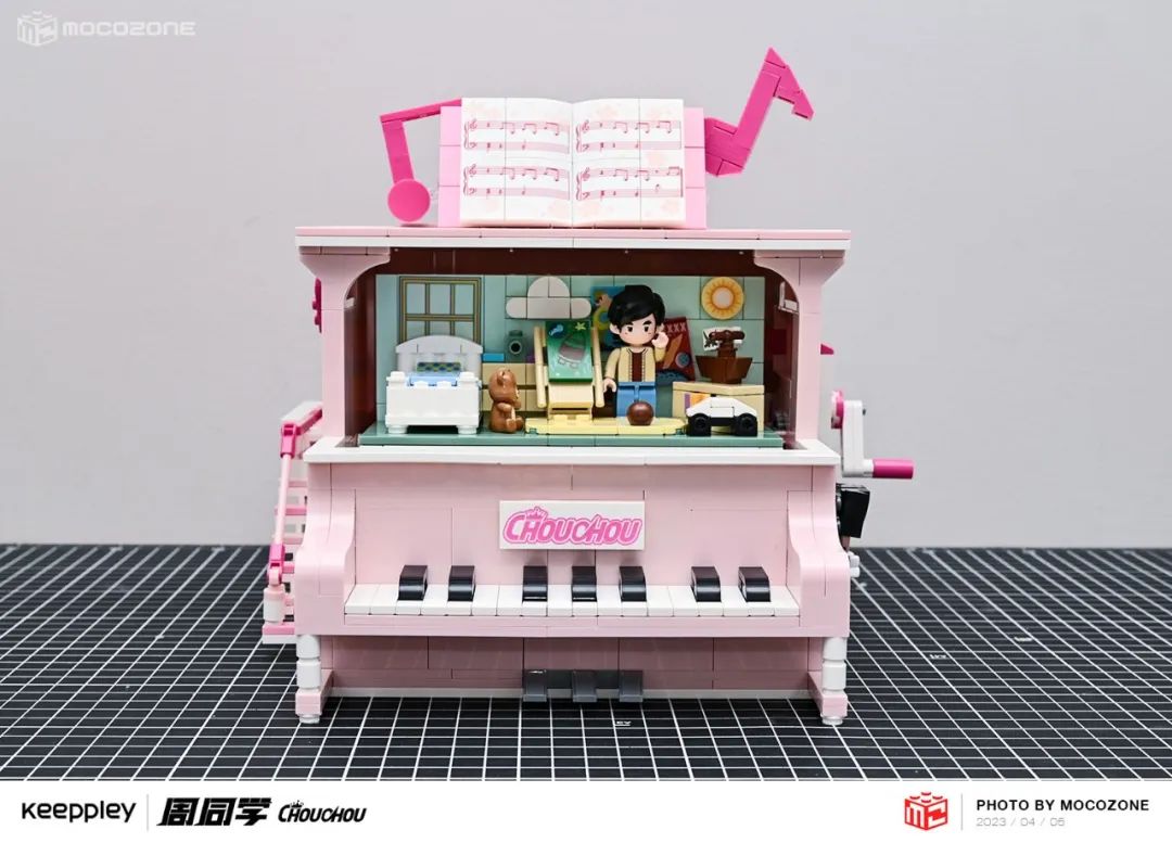 【积木测评】旋转的场景变换！周杰伦首款积木套装很有趣