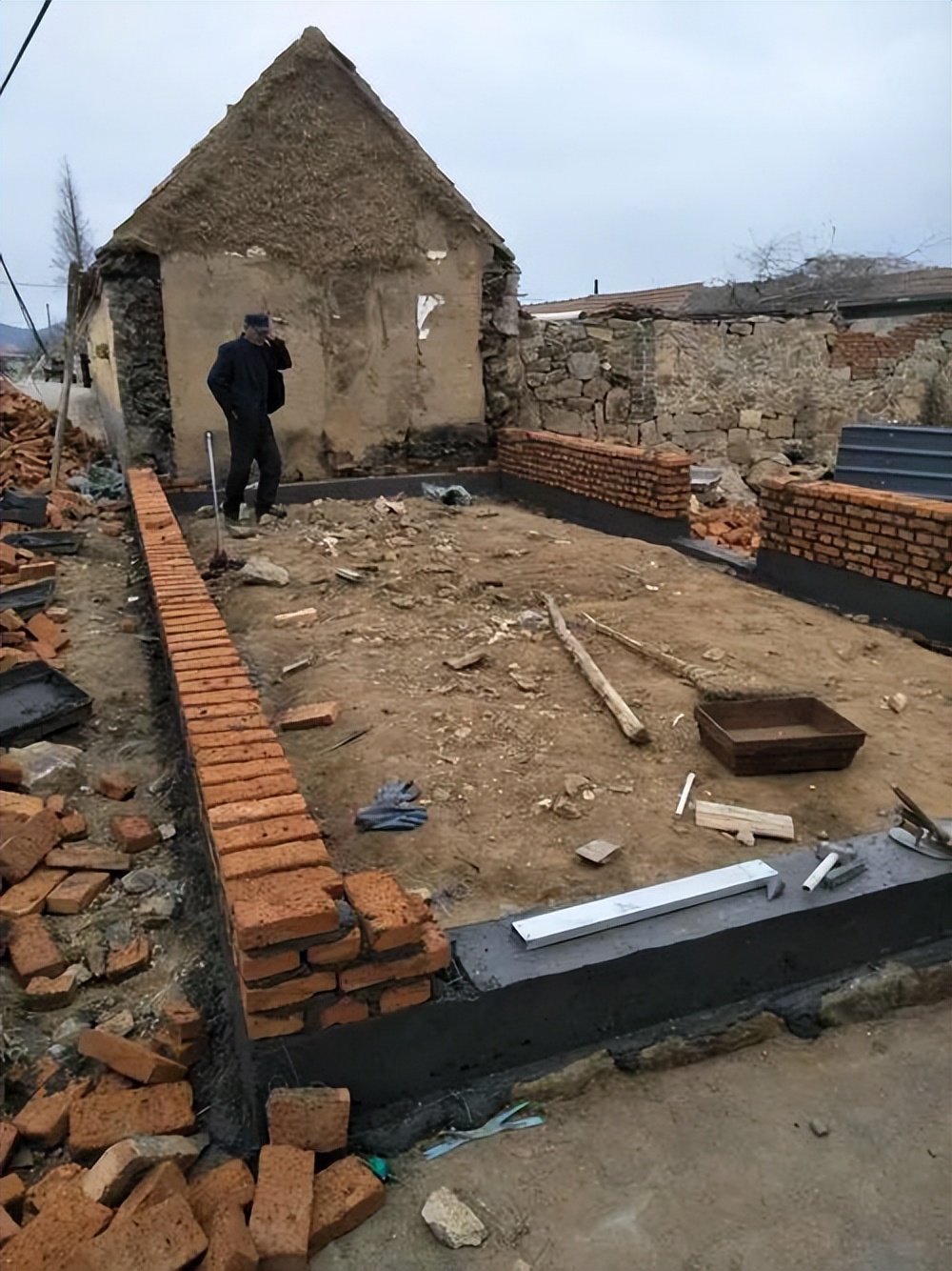 正在搭盖的违建能直接拆吗,自建房加层违建要全部拆除吗