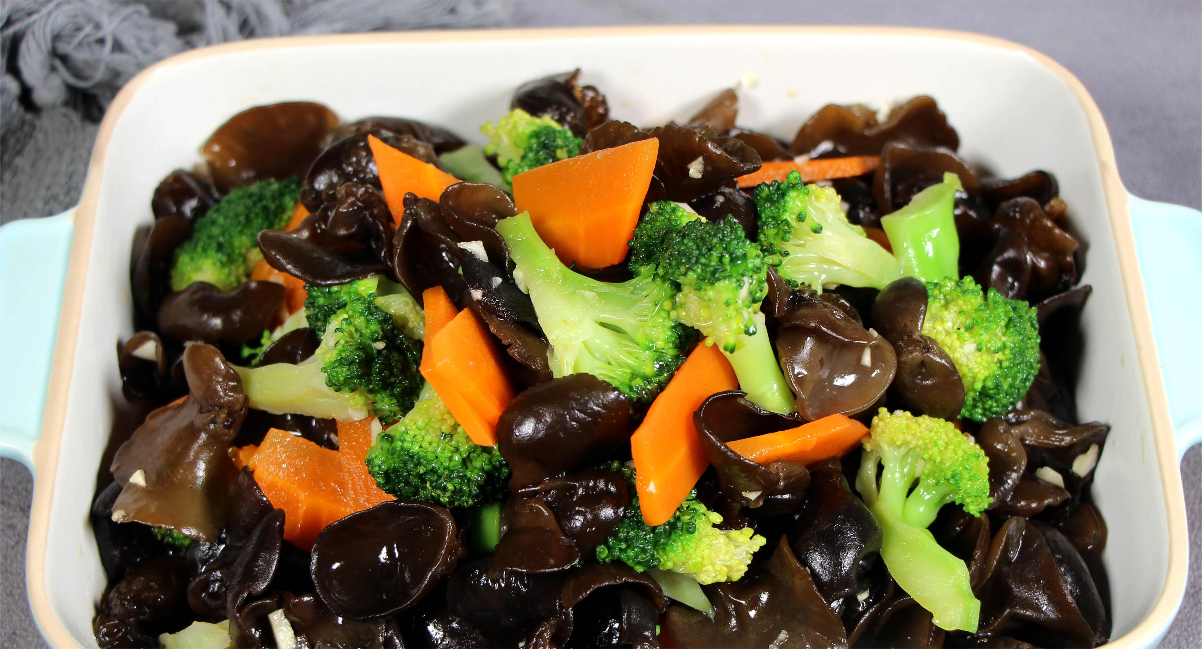 保护肝脏的最佳食谱大全,肝脏有病的人应少吃的食物是什么