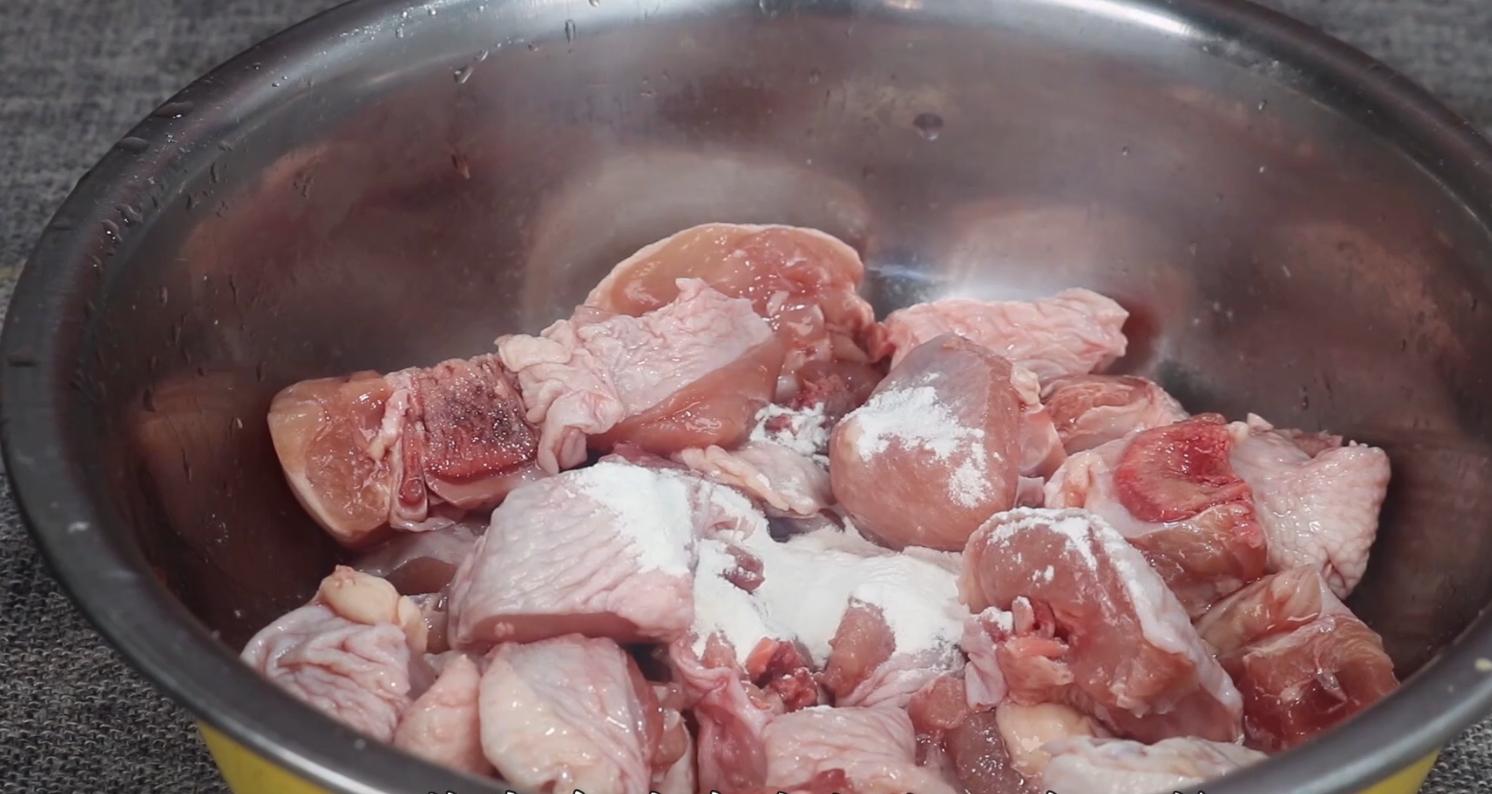 家常炖鸡做法不用油,怎么炖鸡好吃又嫩又入味