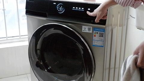 洗衣机洗衣服很多毛毛粘在衣服上,洗黑色衣服很多毛毛怎么处理