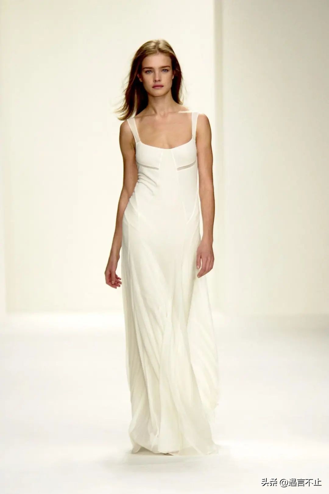 除了美貌，传奇为什么总发生在她身上？