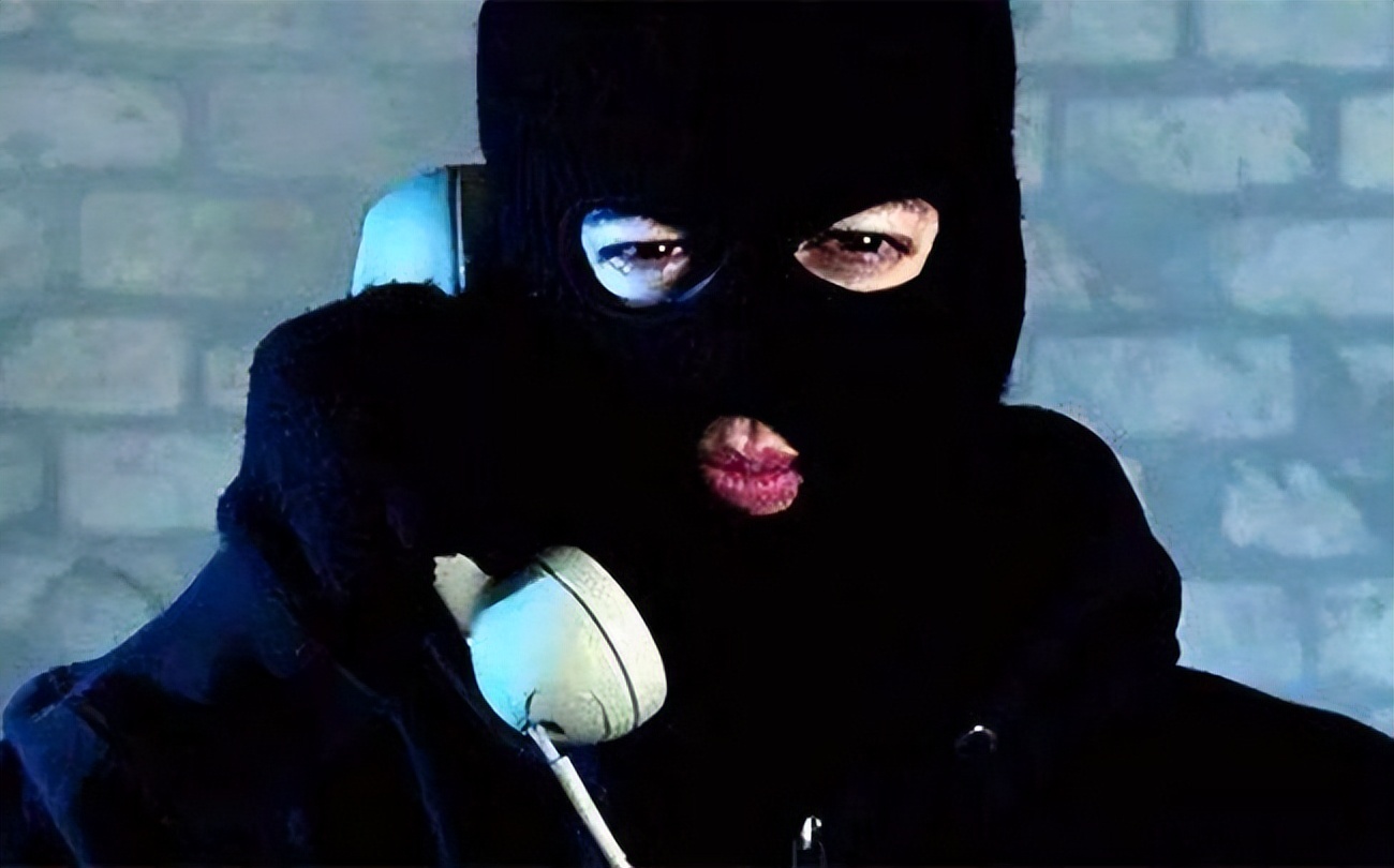 香港富婆60岁扎双马尾，只为等被绑丈夫，死后800亿遗产无人继承