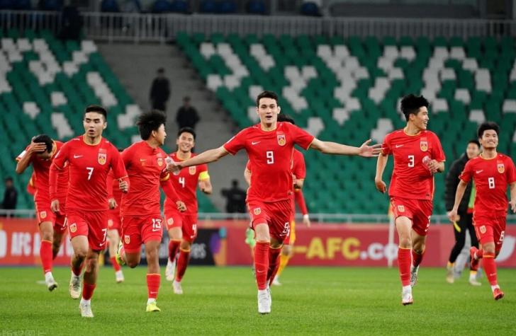 从“国脚荒漠”到亚青赛闪耀,*疆新**球员请继续野蛮成长