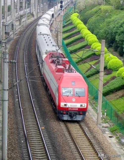 成都西站就是火车站吗,成都西站k1258进几号车站口