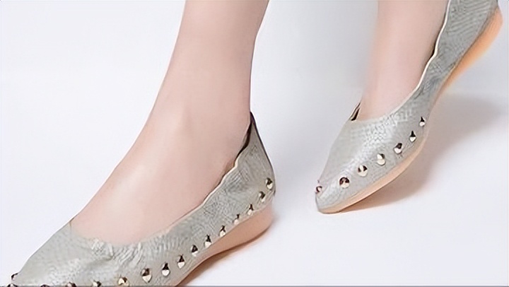 脚底板起茧子走路疼怎么回事,脚底板长茧走路痛咋办