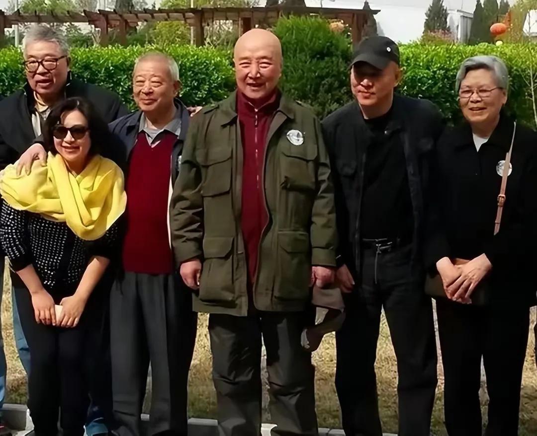 李连杰老了的图片,李连杰近照苍老似老头