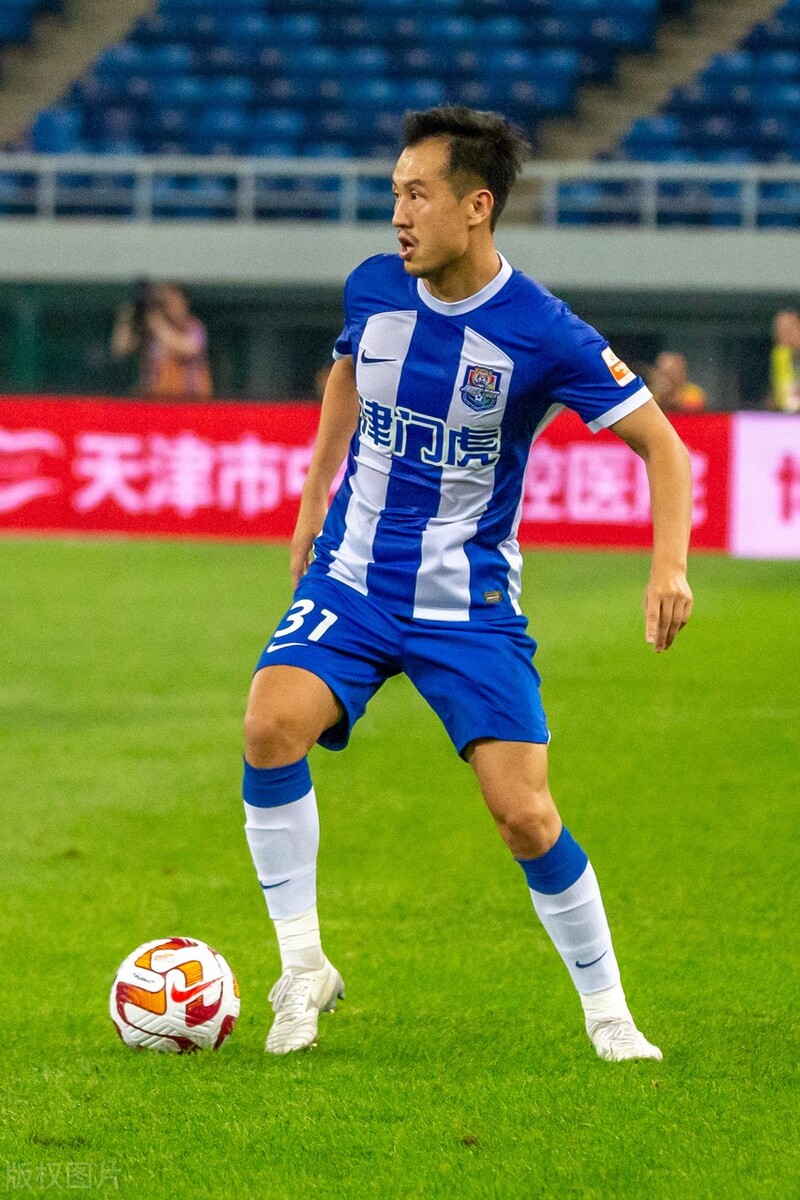 天津津门虎球员穿什么球鞋，于根伟又穿过哪些球鞋呢，看我来盘点