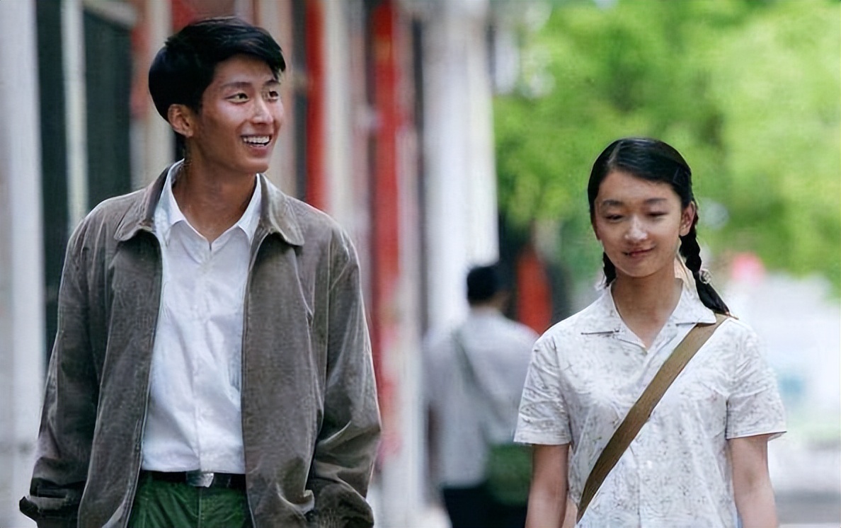 脖子青筋暴起、胸部瘦成排骨，这8位女明星的审美太畸形了