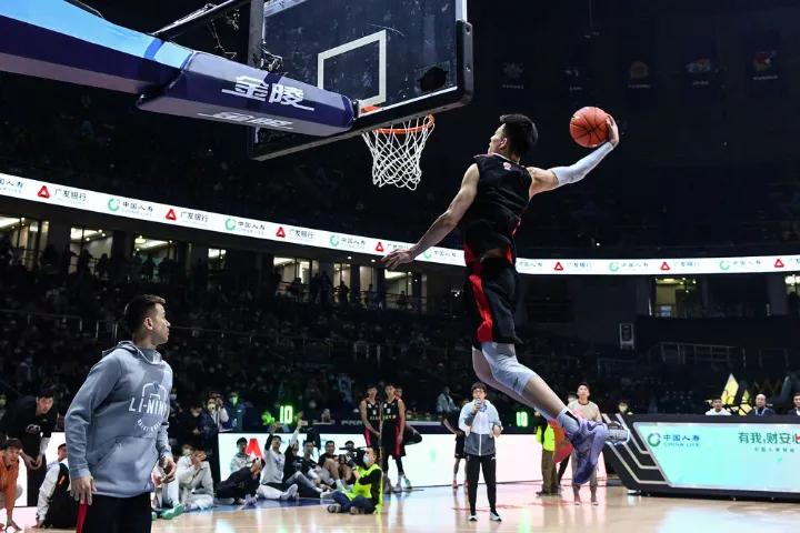 辽宁男篮球员张镇麟父亲做什么的,辽宁男篮张镇麟个人简历