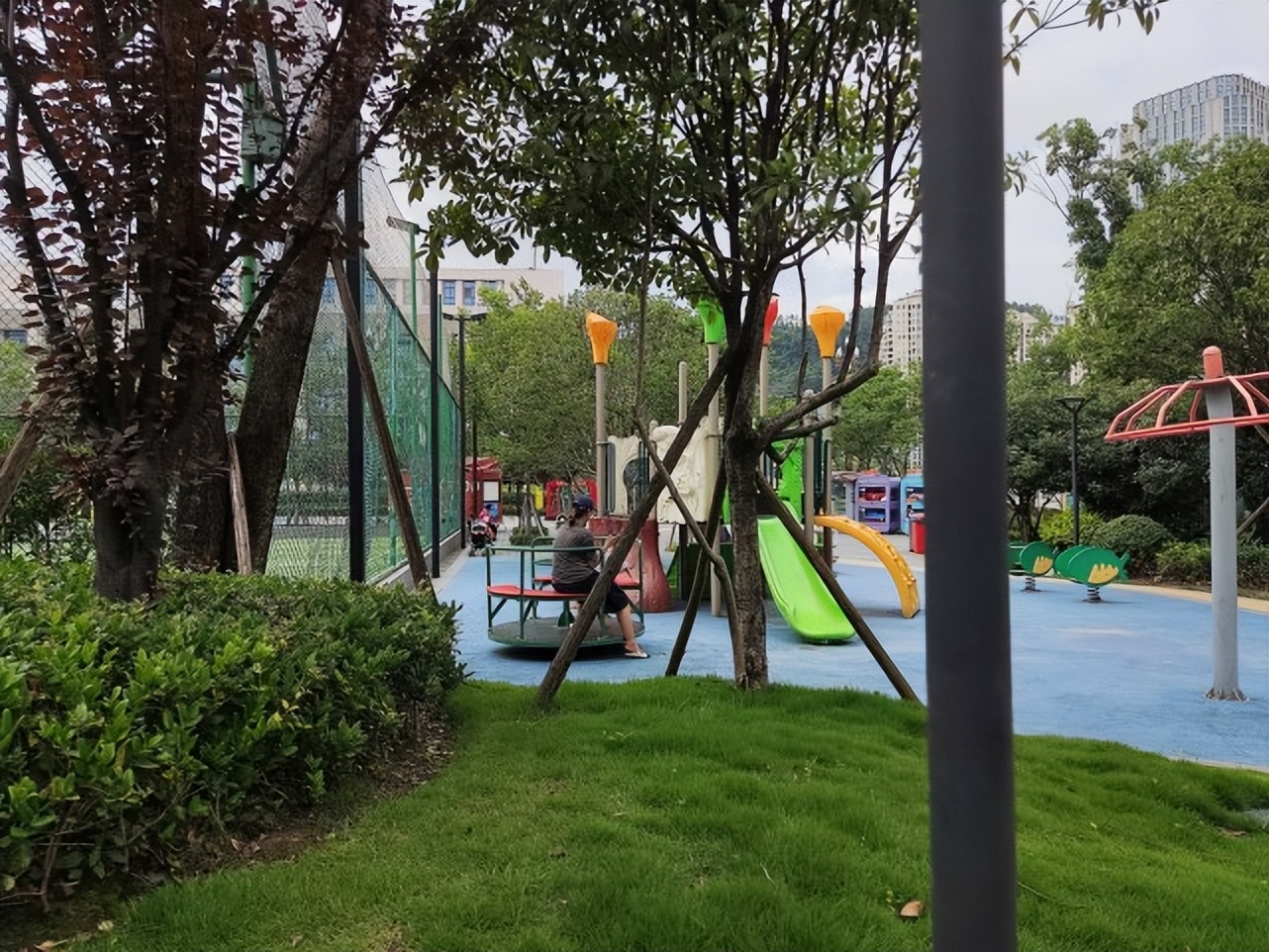 渝北区社区体育公园，麻雀虽小五脏俱全，最精彩的却是老年表演